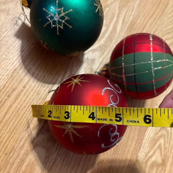 Festive Red and Green Holiday Ornaments Set Ball Christmas Glitter Tartan Snow - Picture 5 of 5